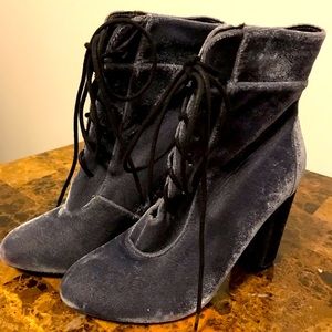 Ice Blue/Gray Yoki Booties, Size 10